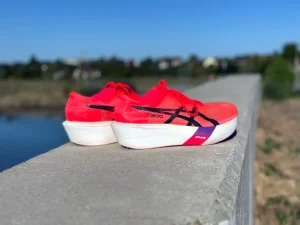 ASICS Metaspeed Sky Tokyo futócipő középtalp