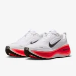 Nike Vomero Plus futócipő