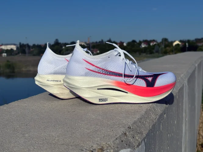 Mizuno Rebellion Pro 3 futócipő